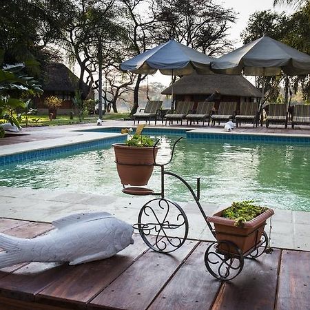 Hakusembe River Lodge Zambezi Экстерьер фото